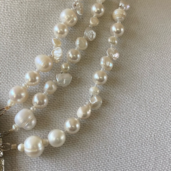 NWT Triple Strand Freshwater Pearl Necklace w Vintage Repurposed Pendant - Picture 6 of 6